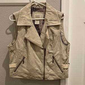 Womens BKE zip up vest